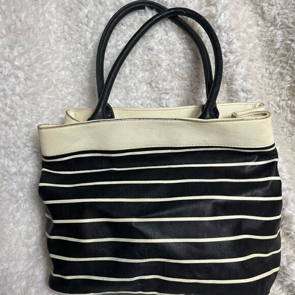 Betsey Johnson Black &white stripes shoulder bag hot pink heart quilted pocket - Picture 5 of 15